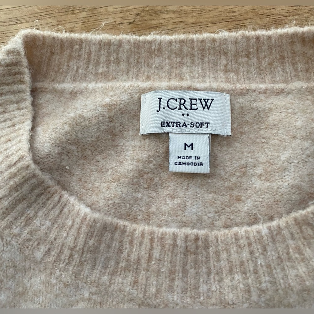 J Crew Women’s Sz M Extra Soft Wool Blend Crewneck Sweater in Oatmeal - Picture 9 of 14